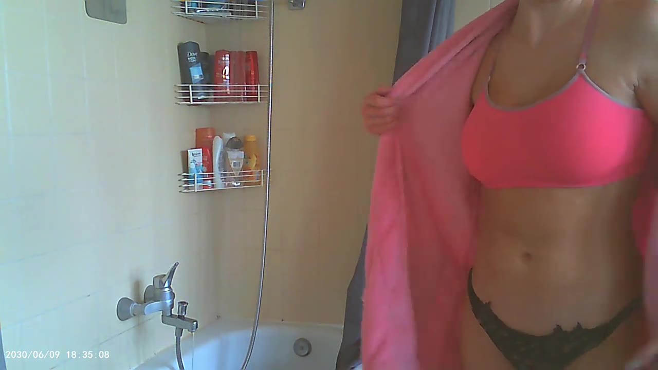 Spycam Sister Pussy — She find spycam